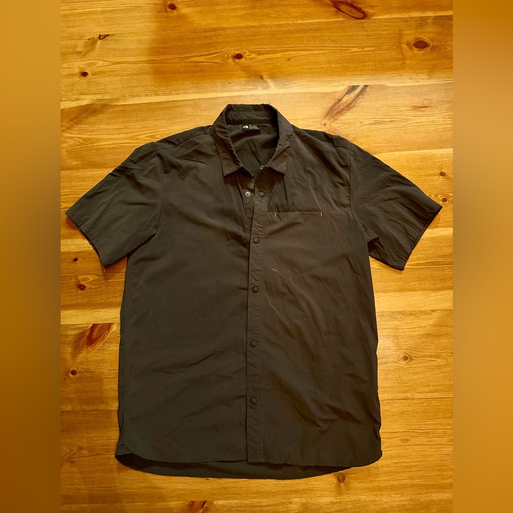 The North Face Men’s Short Sleeve Button-Down Shirt – Size Medium